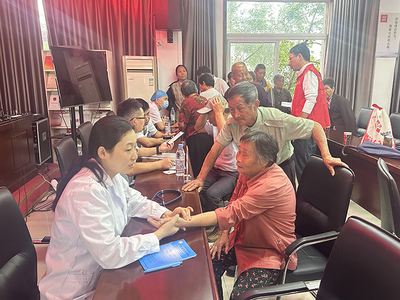 安徽省教科文衛(wèi)體工會組織勞模專家團隊赴學校幫扶村開展送醫(yī)送藥義診與社會經(jīng)濟咨詢服務(wù)活動